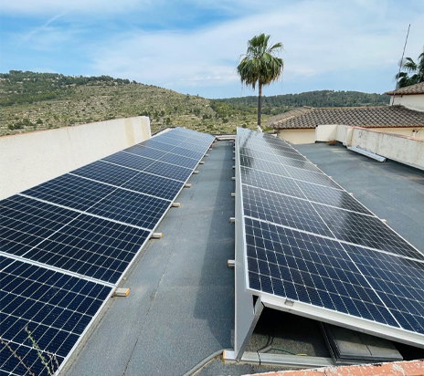 Sistema di pannelli solari ibridi trifase da 10 kW in Spagna